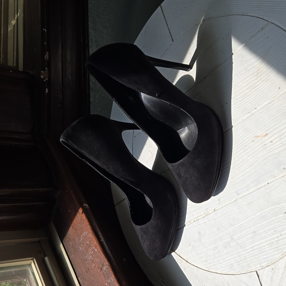 NIB Black suede high heels 7.5 Brand New! Just Fab